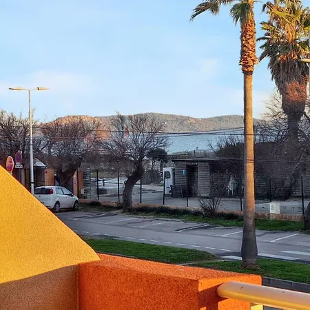 Confortable A 22 M² + Terrasse C * Hyeres