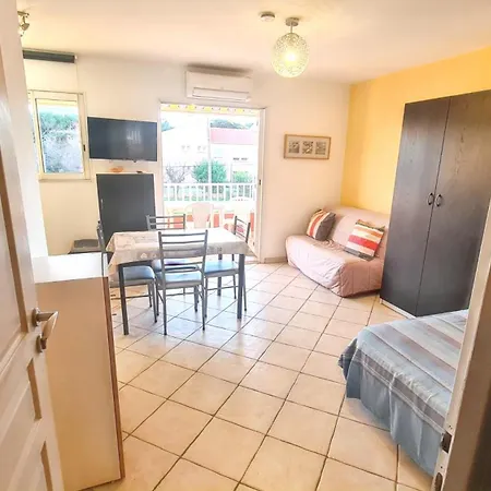 Confortable A 22 M² + Terrasse C * Hyères
